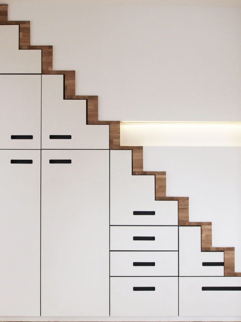 Treppenunterbauschrank