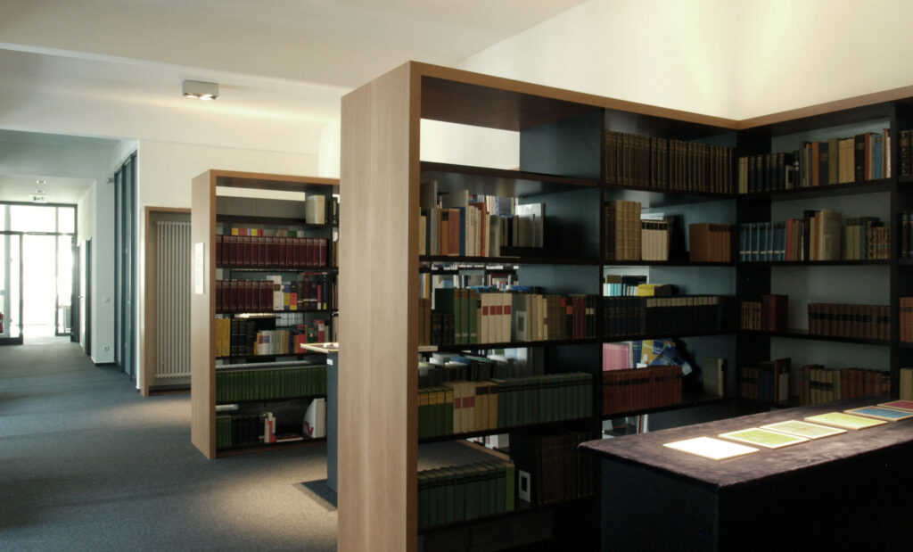 Alfred-Toepfer-Stiftung Innenansicht mit Bücherregalen