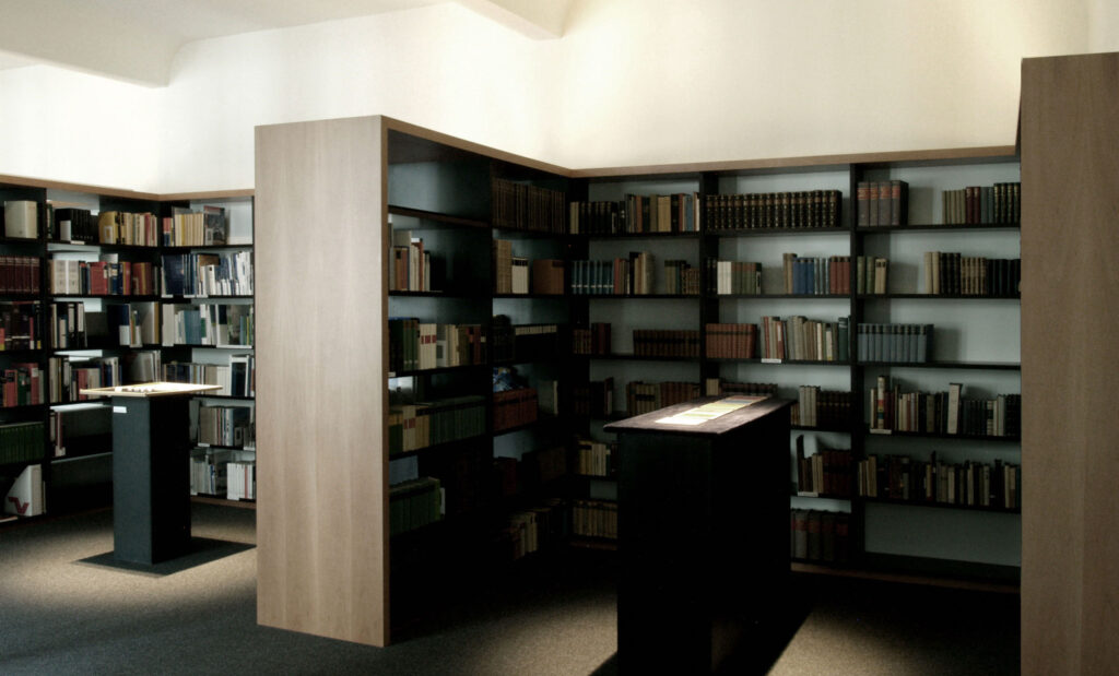 Alfred-Toepfer-Stiftung Innenansicht mit Bücherregalen