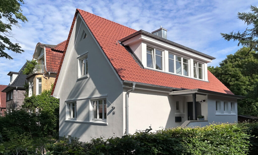 weißes Einfamilienhaus