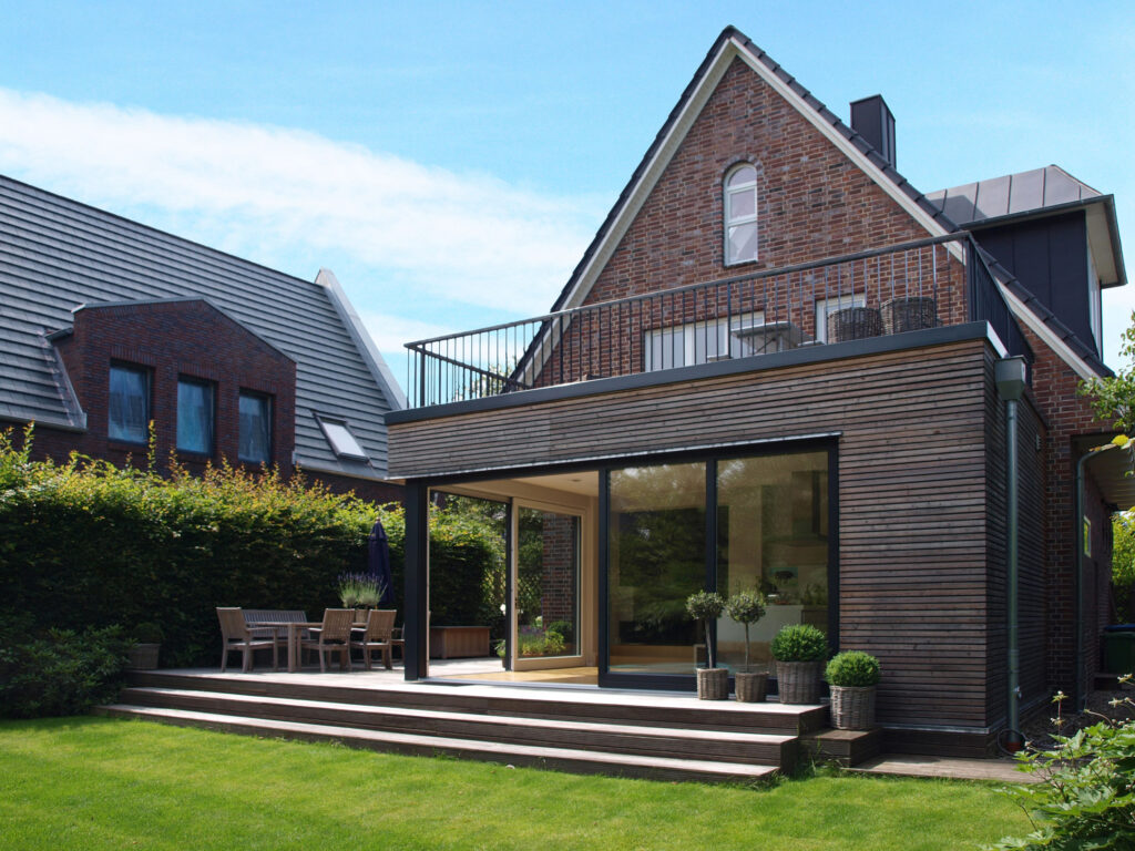 Einfamilienhaus Terrasse Gesamtansicht