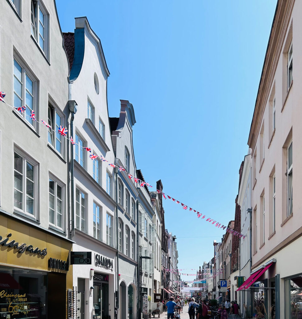 Blick auf Fassaden Hüxstraße in Lübeck