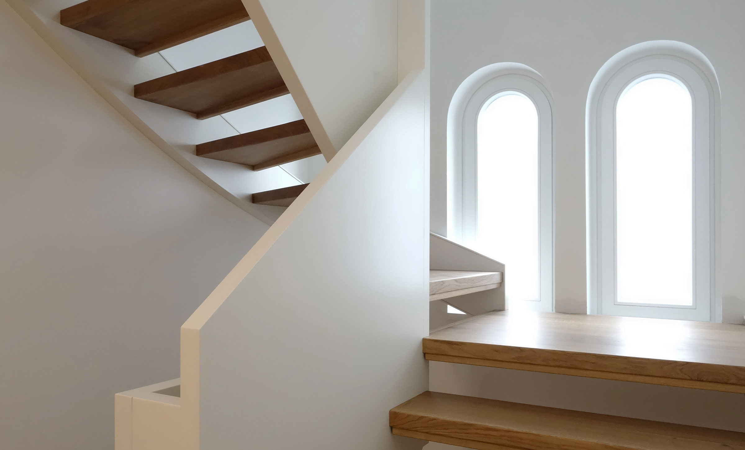 Blick in ein stylisches Treppenhaus