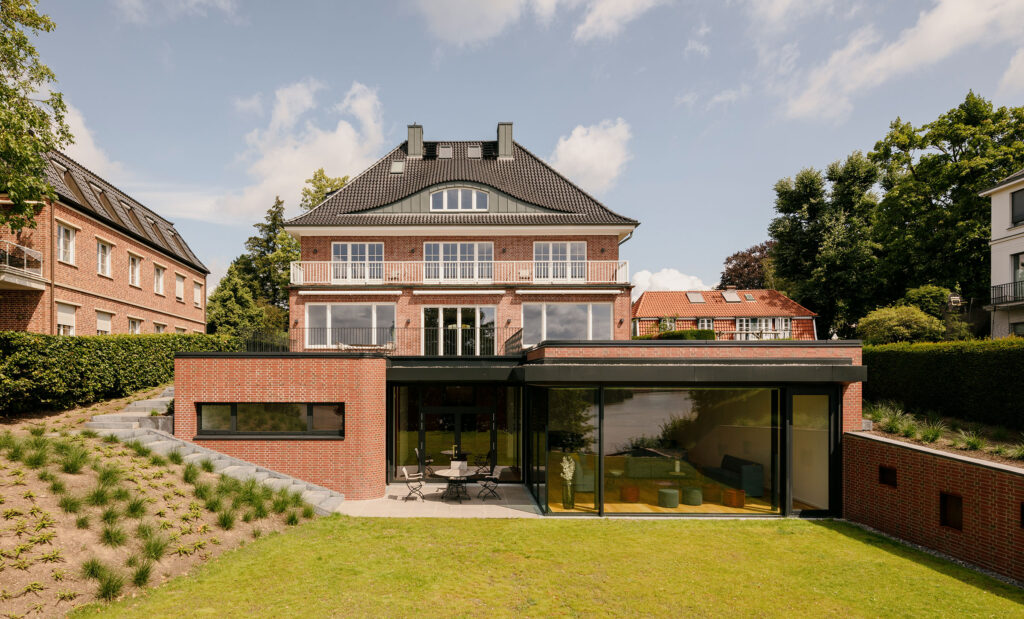 Ein Haus mit Wintergarten